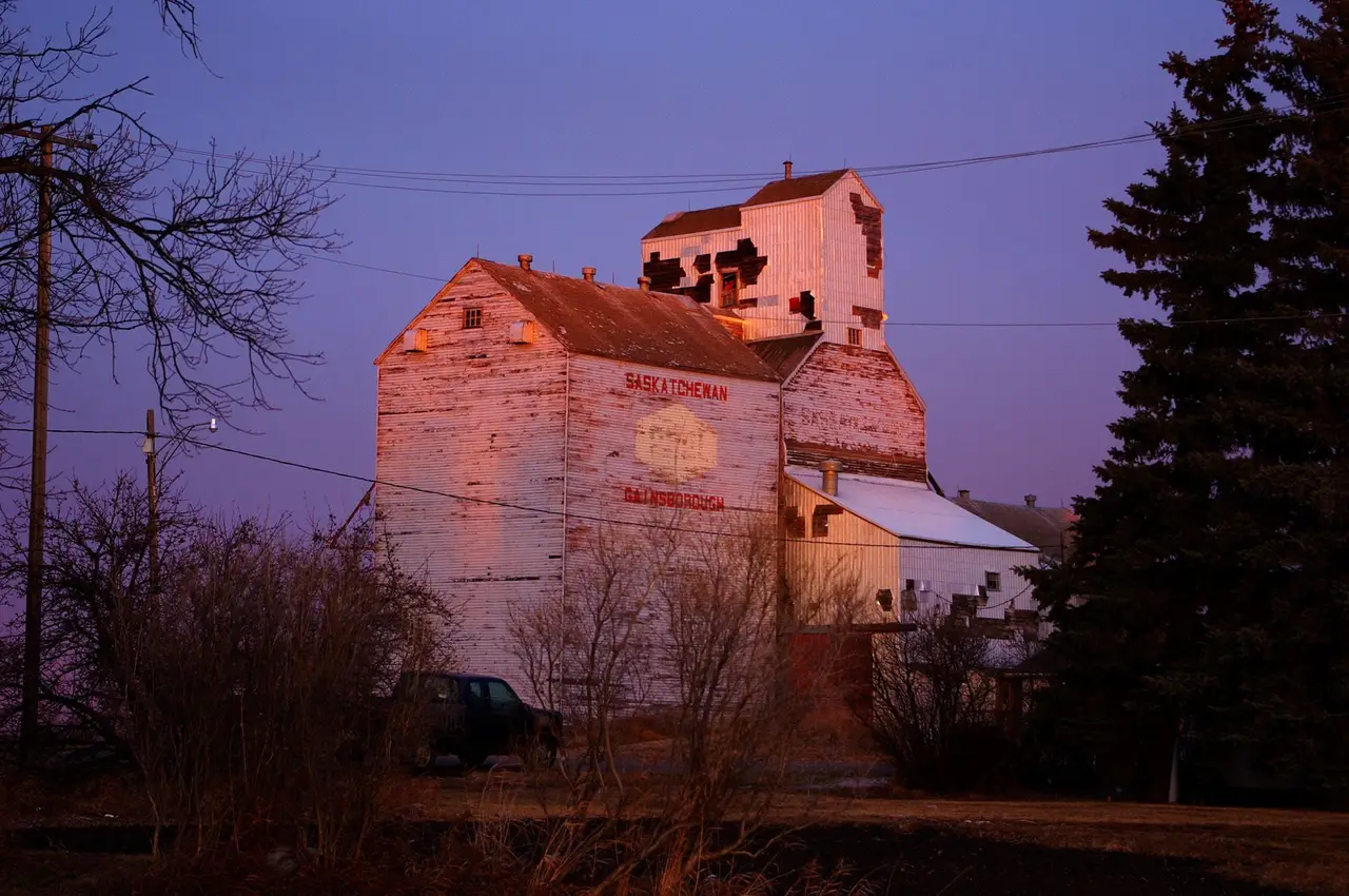 Gainsborough grain elevator at sunset, 2011