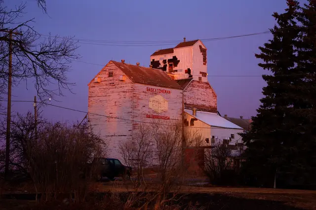 Gainsborough grain elevator at sunset